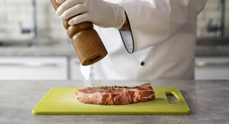 O desenvolvimento da agricultura celular não pretende substituir completamente a produção de carne convencional