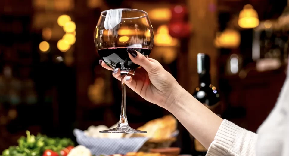 Um dos destaques no mercado de bebidas é o consumo de vinhos no Brasil