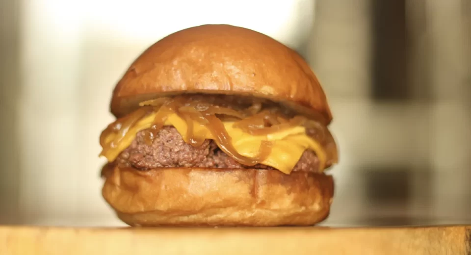 SP tem 1º hambúrguer híbrido da América Latina