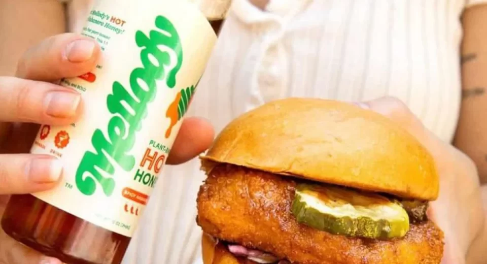 Neat apresenta prato com mel vegano da MeliBio