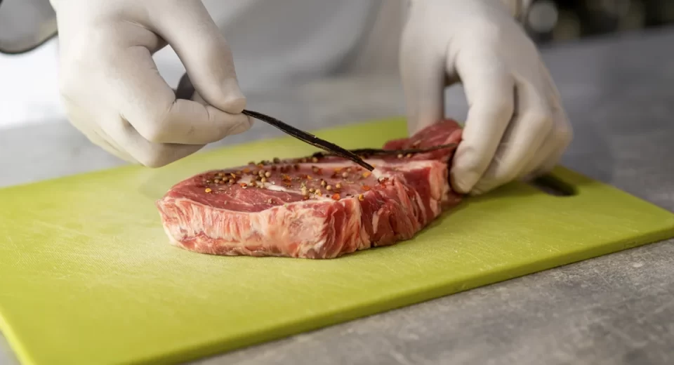 Governo e JBS investem R$ 6,5 mi em pesquisa de proteína cultivada