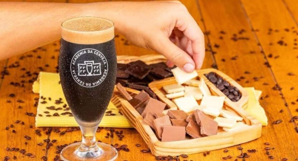 Ambev e Cacau Show promovem tour com cerveja e chocolate