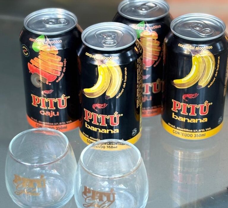 Pitú lança bebidas mistas com caju e banana