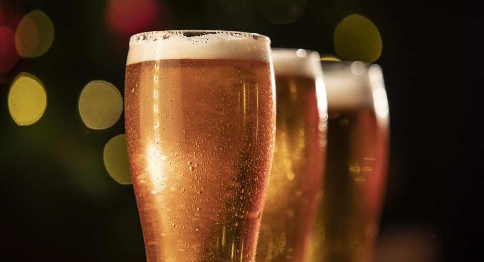 Ambev, Heineken e Petrópolis ampliam capacidade e apostam em cervejas premium e com baixo teor alcoólico.