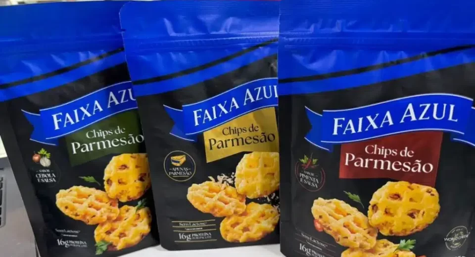 Faixa Azul estreia nos snacks com Chips de Parmesão