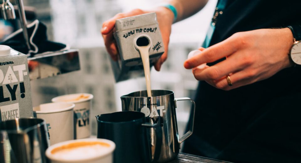 Burger King Áustria adota leite de aveia Oatly em cafés