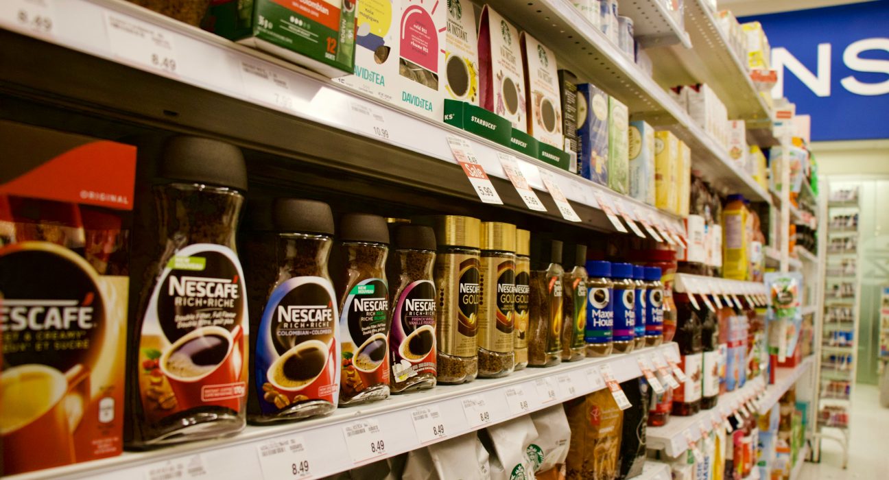 Como o tarifaço do governo Trump afeta o varejo alimentar