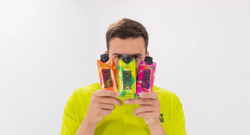 Jon Vlogs lança marca de bebidas Ready to Drink