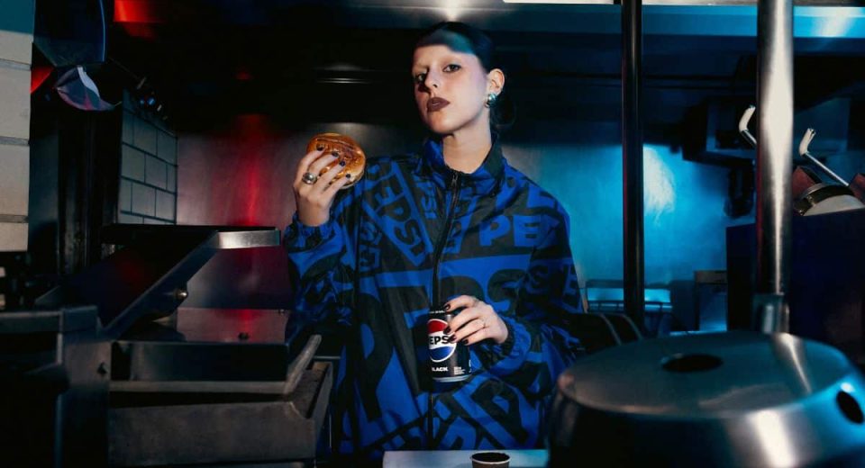 Molho Pepsi estreia em parceria com a Bullguer