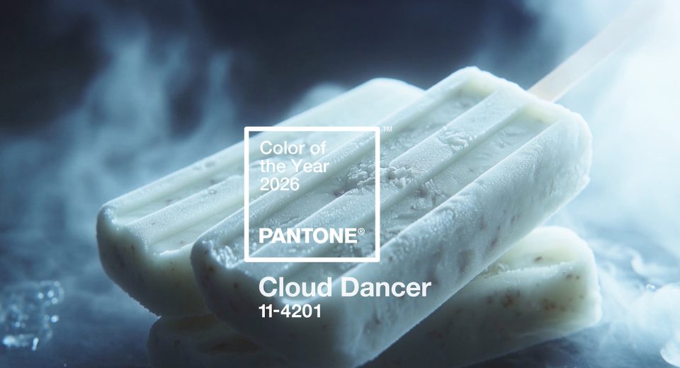 Pantone 2026 aposta no branco e impacta alimentos e bebidas